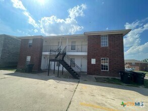 Building Photo - 3201 Hereford Ln