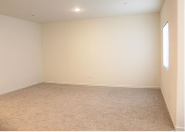 Foto del edificio - 4271 Freemark Ave