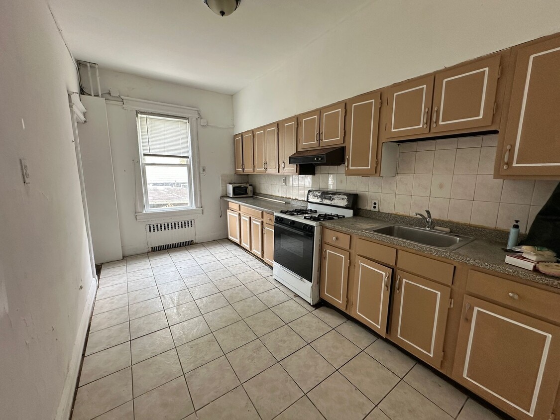Kitchen - 3284 John F Kennedy Blvd