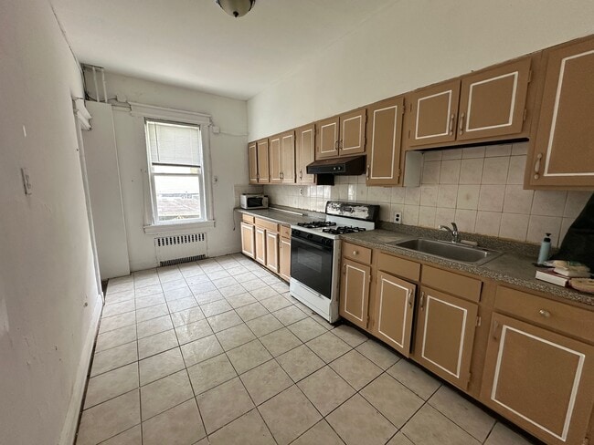 Kitchen - 3284 John F Kennedy Blvd House