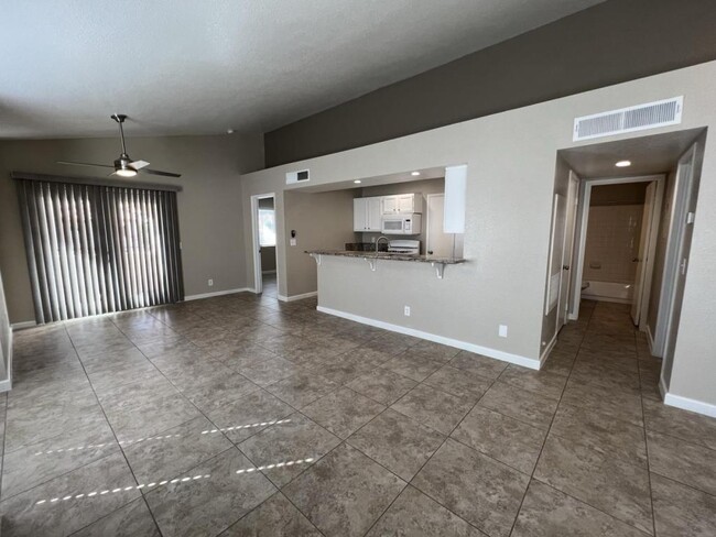 Foto del edificio - 7570 W Flamingo Rd