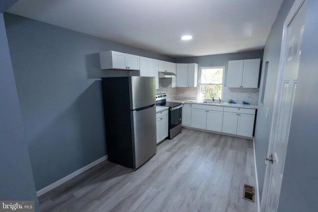 Building Photo - 741 E Norwegian St