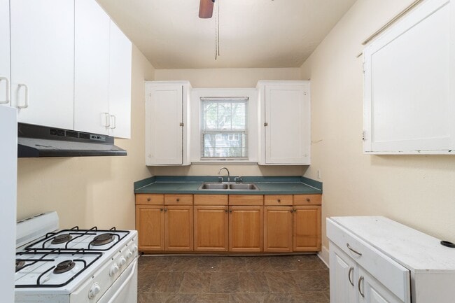 Building Photo - 1022 NW 3rd Ave