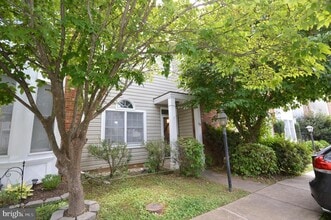 Building Photo - 112 W Park Dr