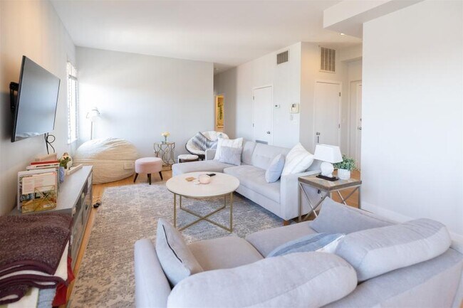 Building Photo - 2 bedroom in Boston MA 02118