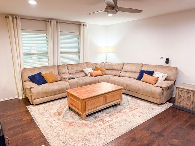 Foto del edificio - 12642 Forest Lawn Rd