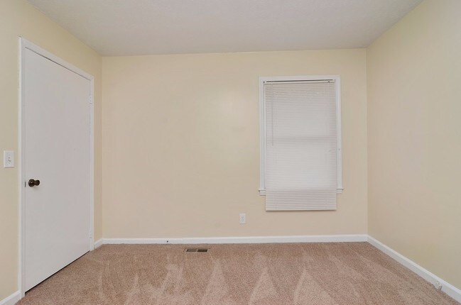 Foto del edificio - 4732 Woods Valley Dr