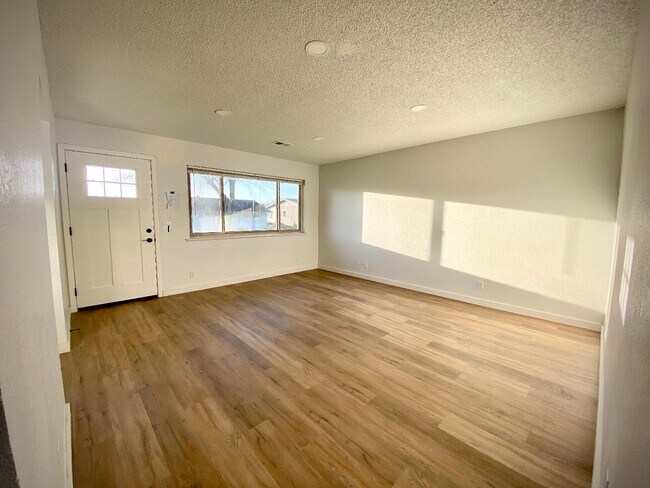 Foto del edificio - 3051 Hazel Ave