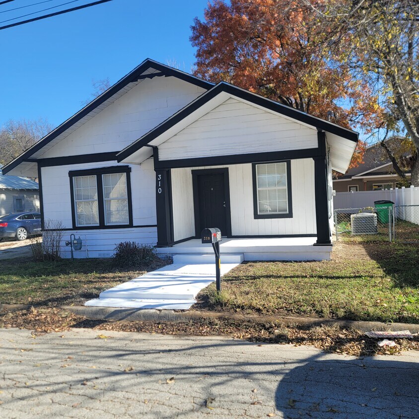 310 N Clements St, Gainesville, TX 76240 House Rental in Gainesville