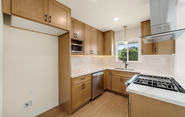 Building Photo - 2106 W Cerritos Ave