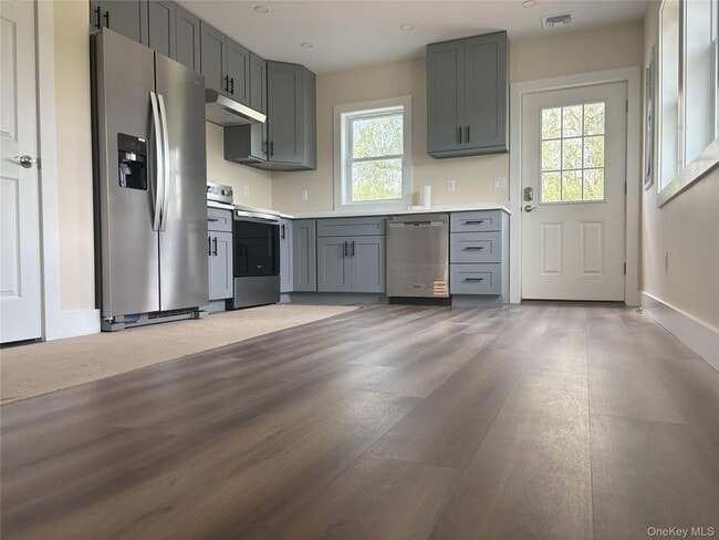 Building Photo - 6 Sharon Station Rd