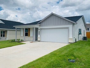 Building Photo - 107 Bering Dr