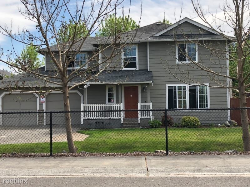 Primary Photo - 4 br, 2.5 bath House - 8212 184th St Ct E