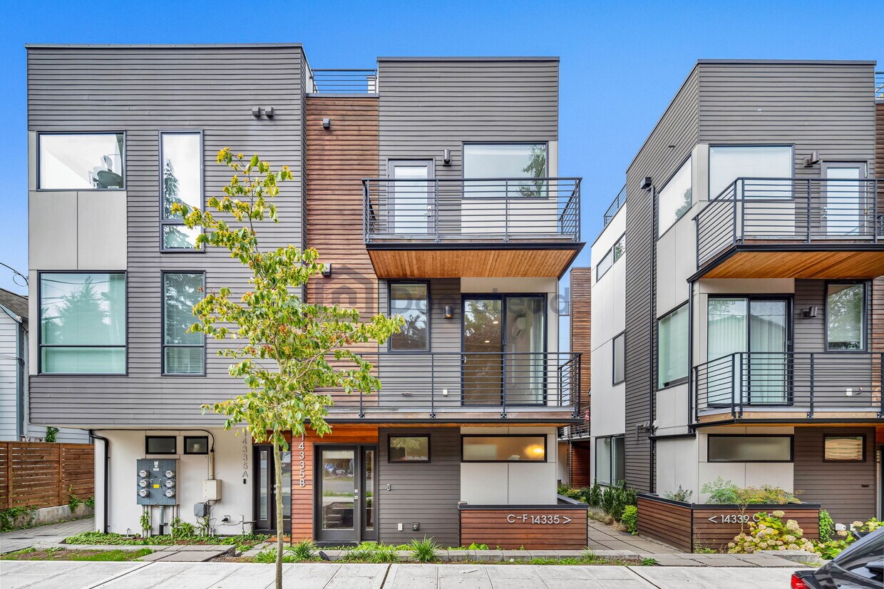 Primary Photo - 14335 Stone Ave N