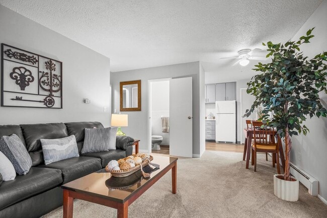 Building Photo - Williamsburg & Portage Pointe Apartments