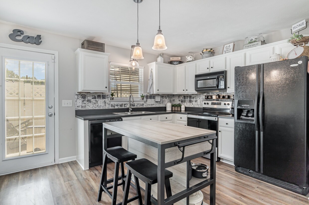 Kitchen - 1733 Red Jacket Dr