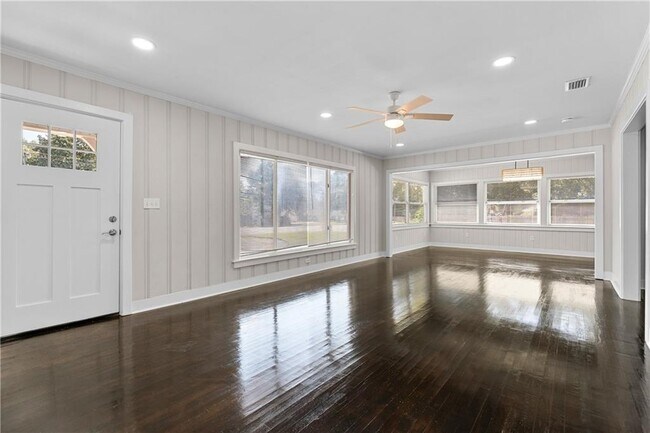 Foto del edificio - 2762 Hillcrest Rd