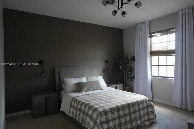 Foto del edificio - 696 NW 6th St