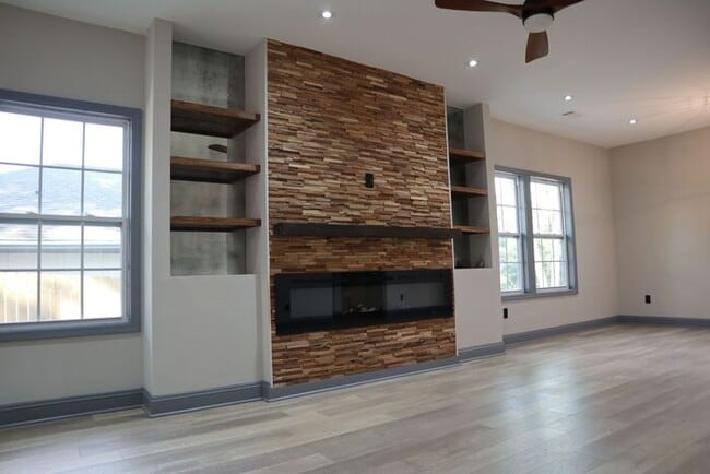 Building Photo - Oakland City 3 Bed/2 Bath, Beautifully Rem...