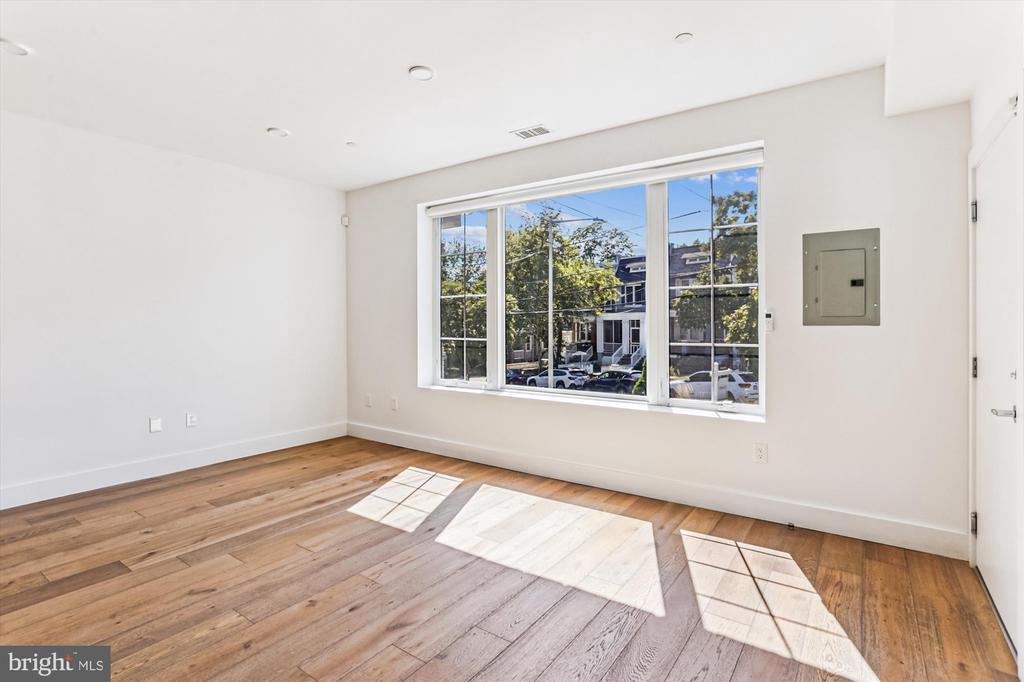 Foto principal - 2409 37th St NW
