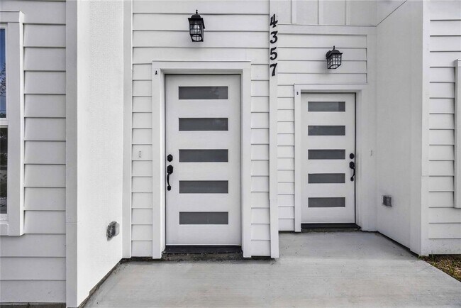 Foto del edificio - 4357 Elmwood St