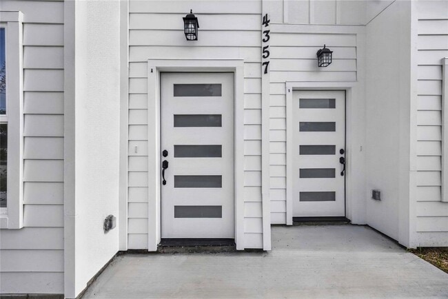 Building Photo - 4357 Elmwood St