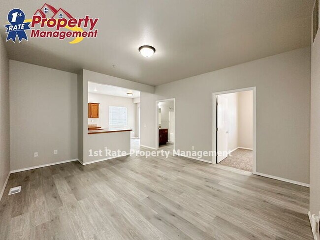 Foto del edificio - 898 N Bluffwood Ln