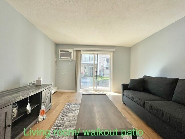 Building Photo - 10 Kenmar Dr