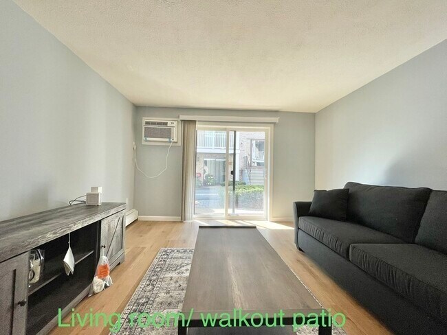 Foto del edificio - 10 Kenmar Dr