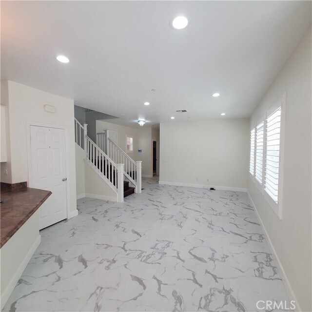 Foto del edificio - 16128 Compass Ave