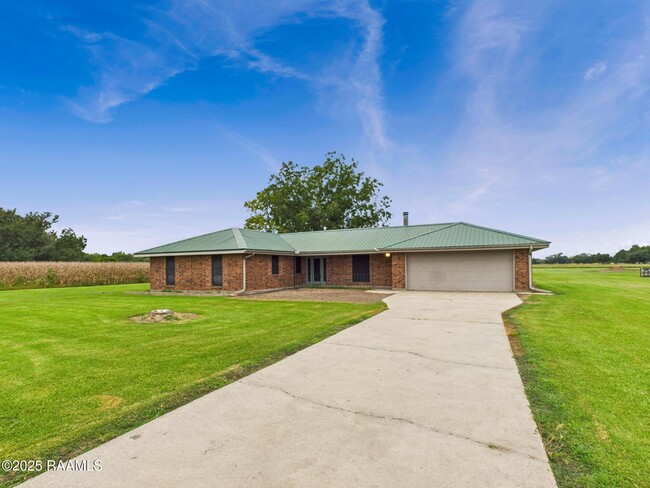 Building Photo - 905 Braquet Rd