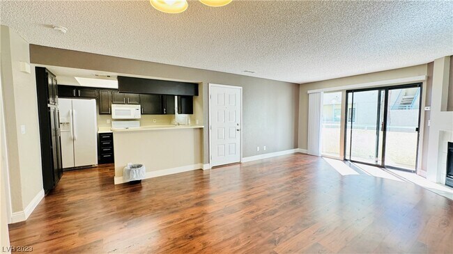 Foto del edificio - 930 N Sloan Ln