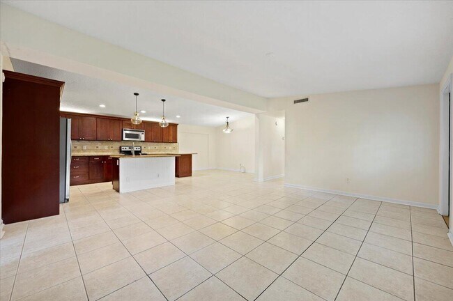Building Photo - 16087 Cornwall Dr E