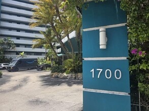 Building Photo - 1700 NW N River Dr