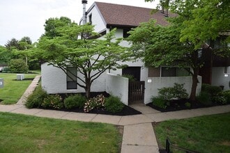 Building Photo - 801 Stratford Dr
