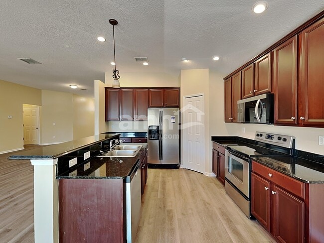 Foto del edificio - 612 Birchbark Trl