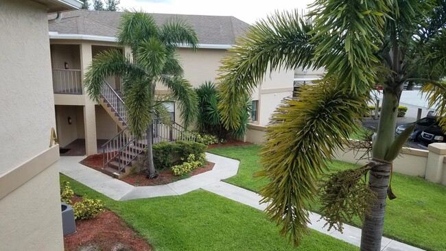Building Photo - 2639 Heathcote Dr