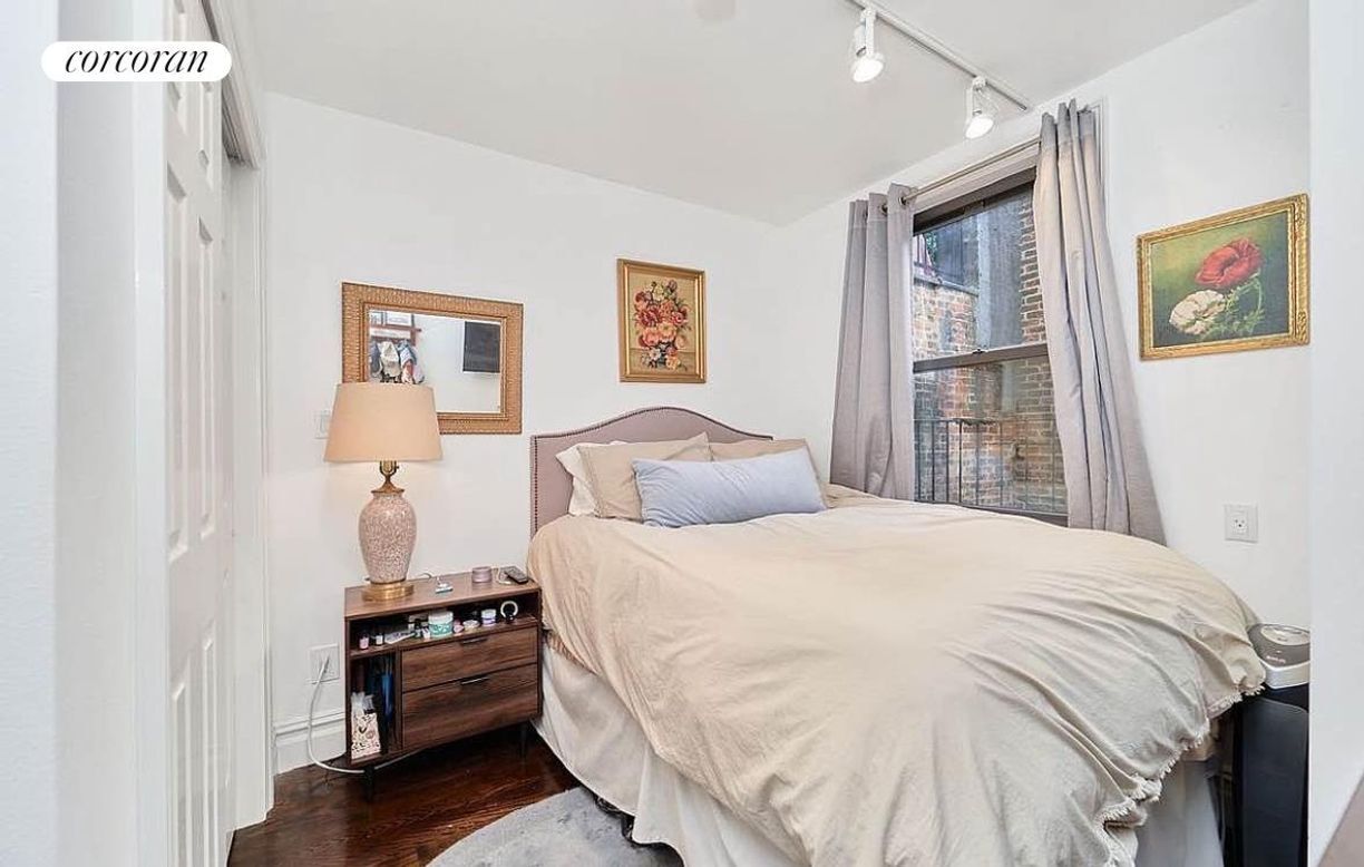 Foto del edificio - 226 W 13th St