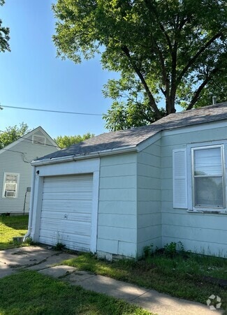 Building Photo - 1904 Home Cir