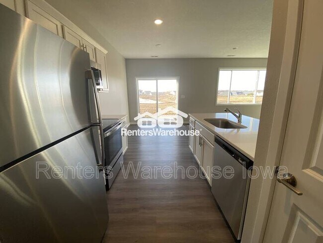 Foto del edificio - 7000 Lake Hill Dr