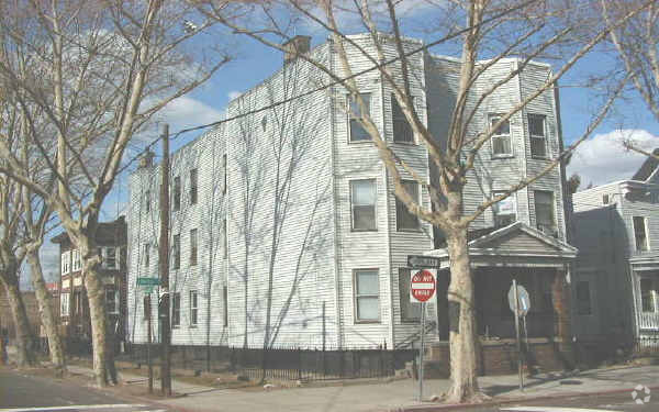 Building Photo - 17 Liberty Ave