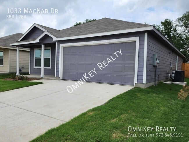 Building Photo - 1033 Macnab Dr