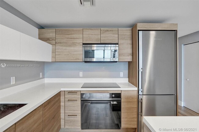 Building Photo - 16385 Biscayne Blvd