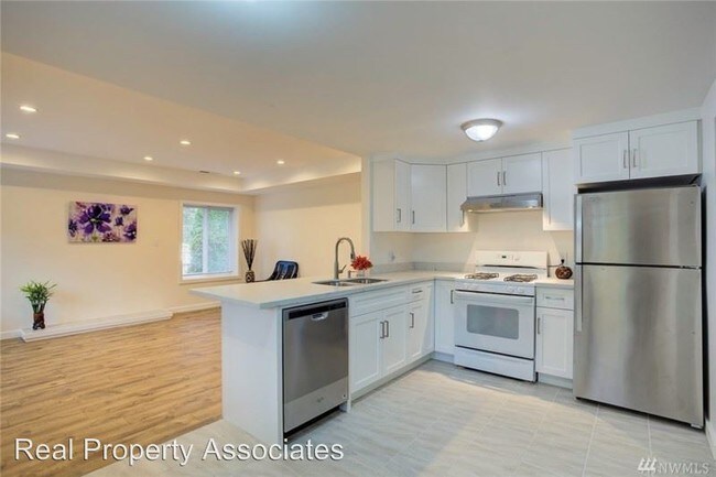 Building Photo - 3 br, 1.5 bath House - 18318 - 9th Avenue NE