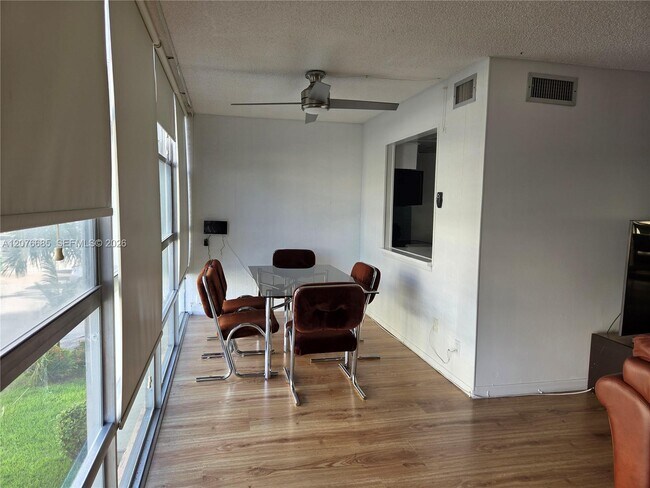 Foto del edificio - 501 Three Islands Boulevard