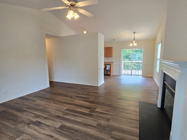Foto del edificio - 2447 Mid Salem Dr