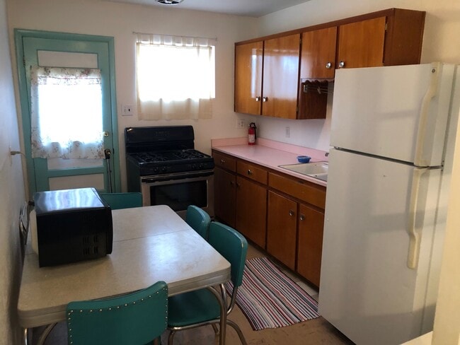 Building Photo - 420 Mesilla St SE