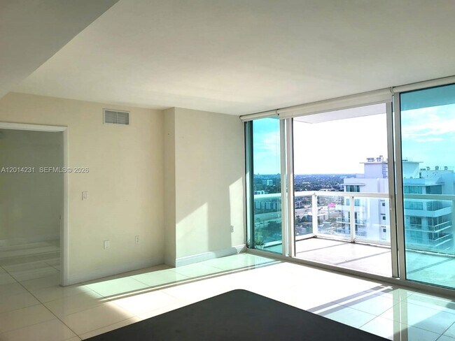 Foto del edificio - 1861 NW S River Dr