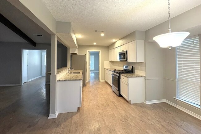 Foto del edificio - 944 Clear Springs Dr