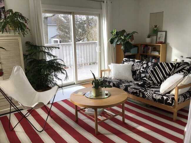 Sunroom/futon couch - 399 Windsor Ave